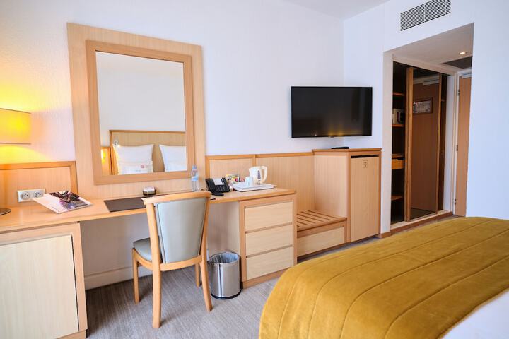 Room 8 of 91