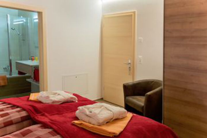 Room 105 of 188