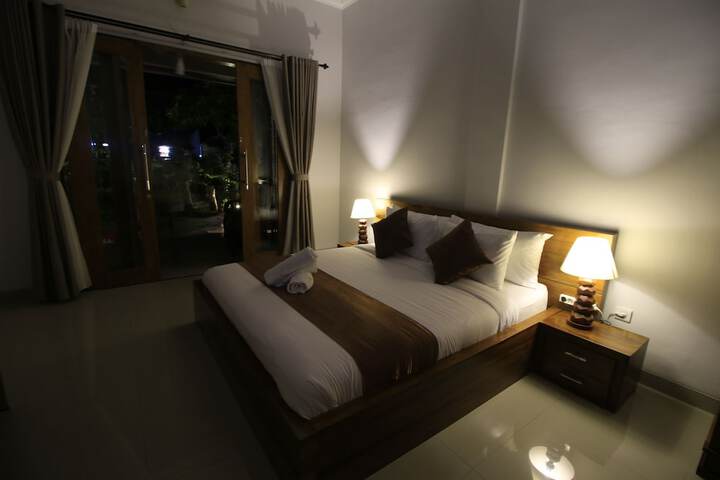 Room 10 of 34
