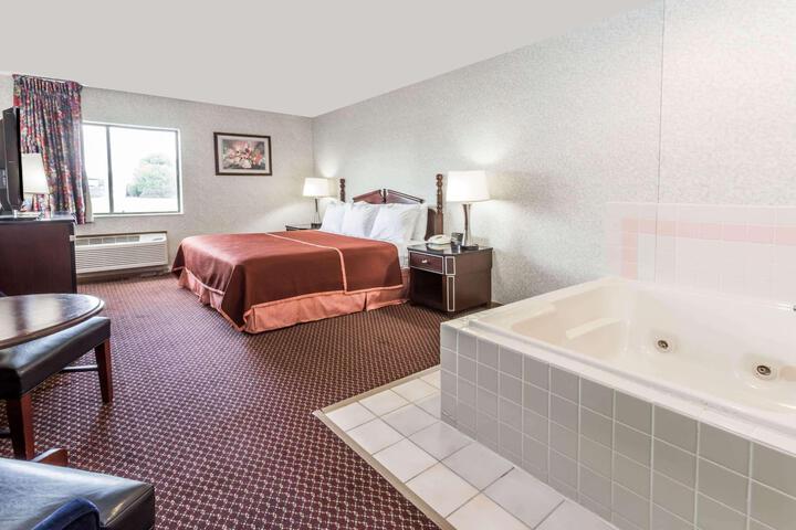 1 King Bed (2 of 12)