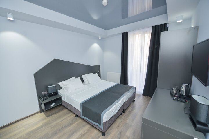 Room 6 of 67