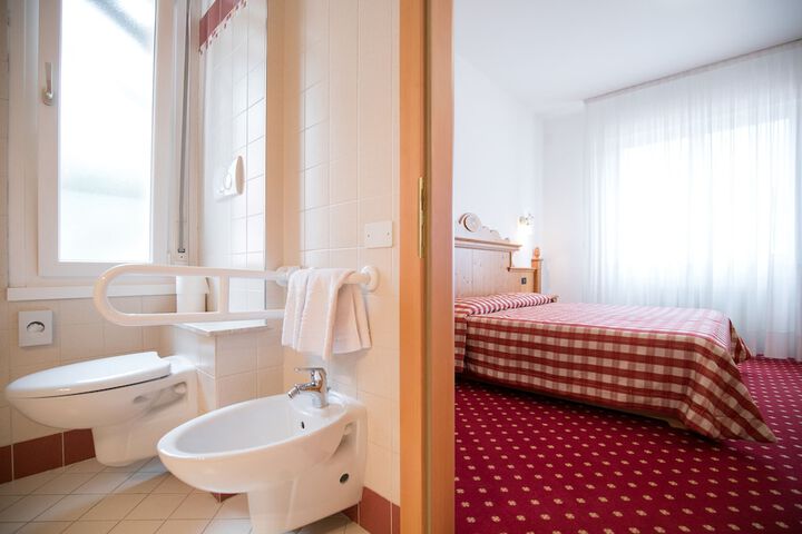 Room 10 of 44