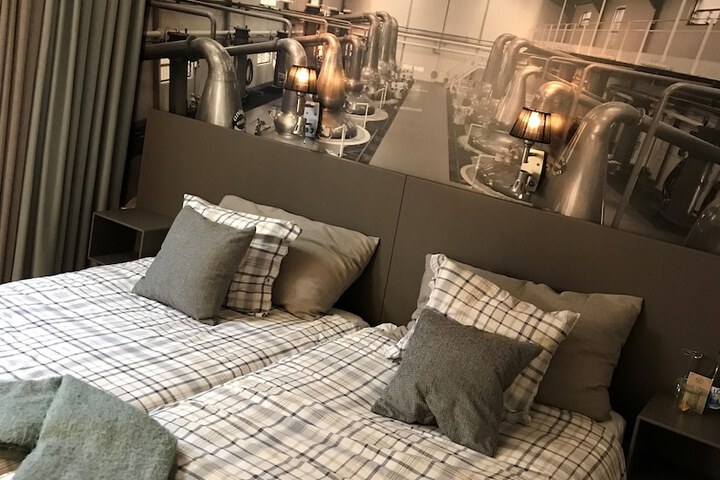 Room 8 of 32