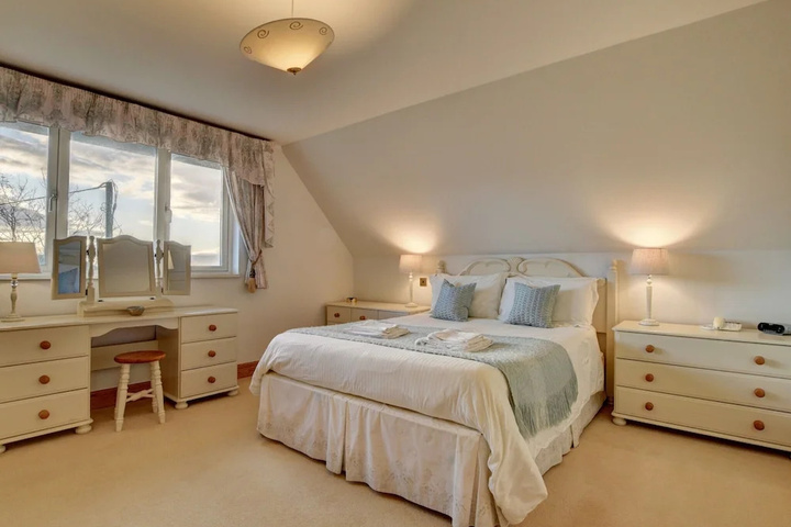 Room 3 of 12
