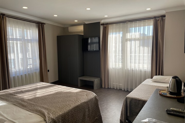 Room 16 of 32