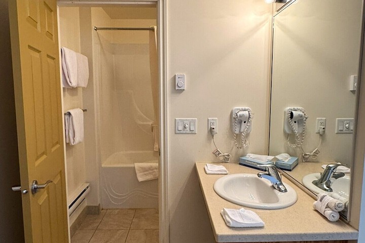 Room 32 of 54