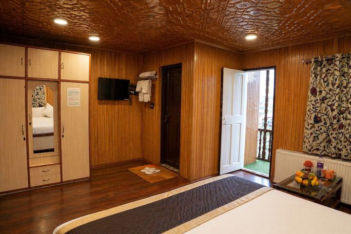 Room 19 of 80