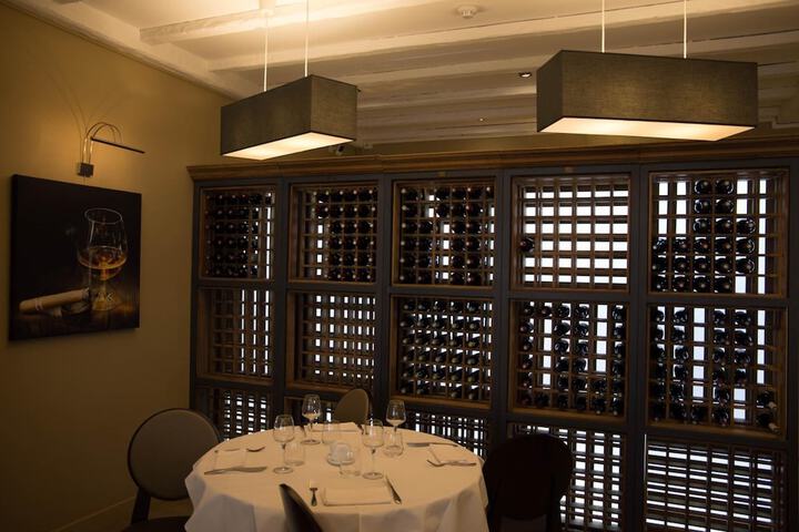 Dining 19 of 33
