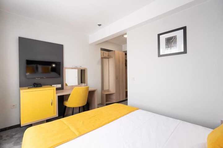 Room 13 of 35