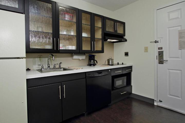 Studio Suite 1 King (18 of 18)