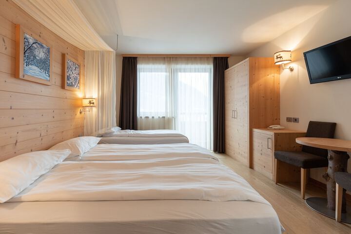 Room 11 of 38