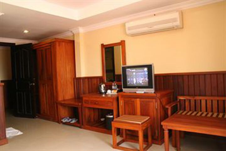 Room 21 of 36