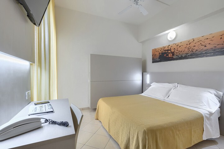 Room 4 of 27