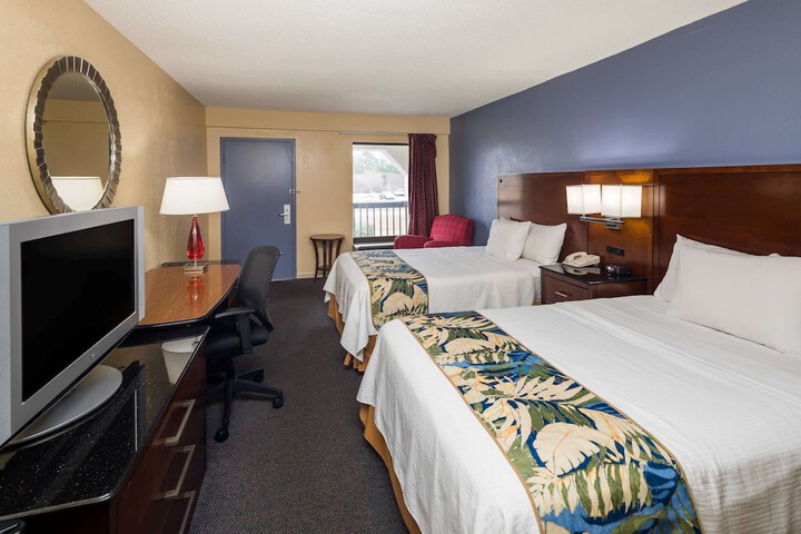 2 Double Beds Pet Friendly (6 of 8)