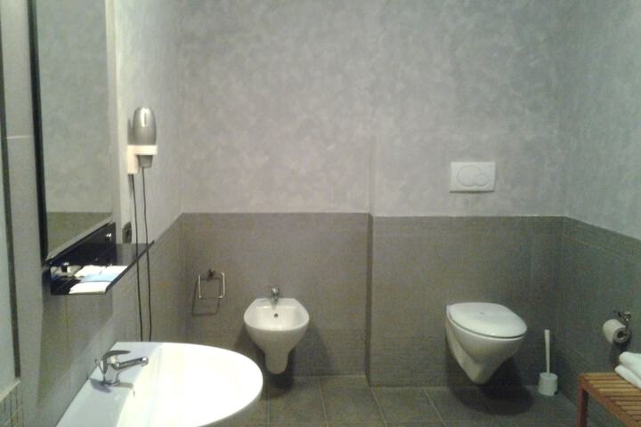 Room 18 of 32