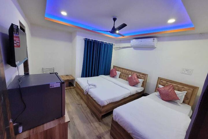 Room 14 of 30