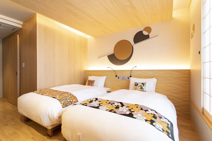 Room 17 of 28