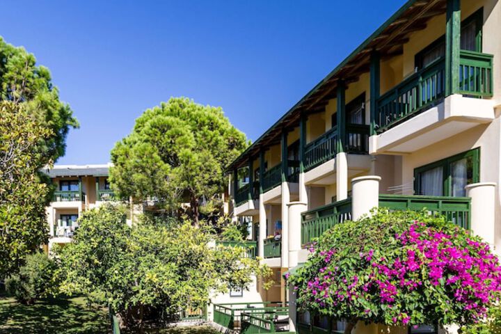 Hotel Exterior 344 of 552