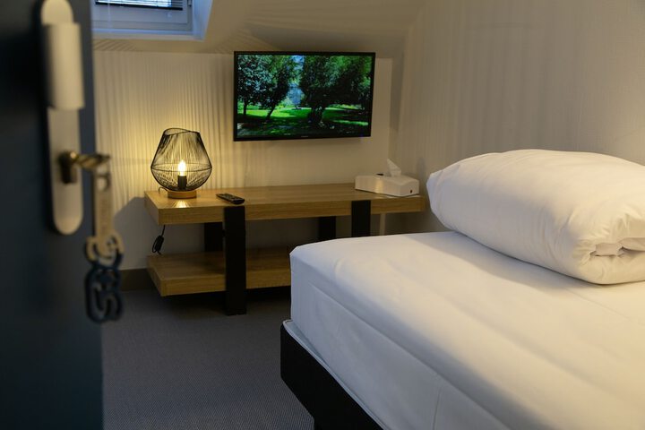 Room 70 of 112