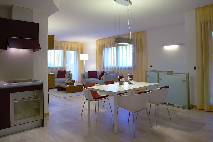 Room 8 of 33