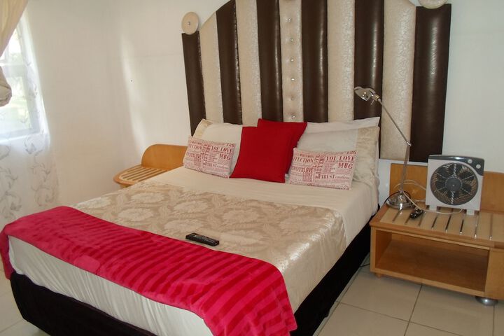 Room 7 of 12