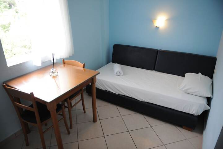 Room 6 of 31