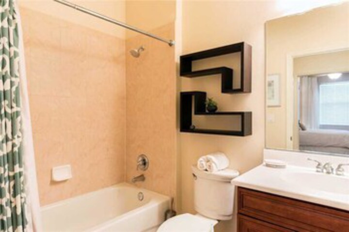 Room 6 of 32