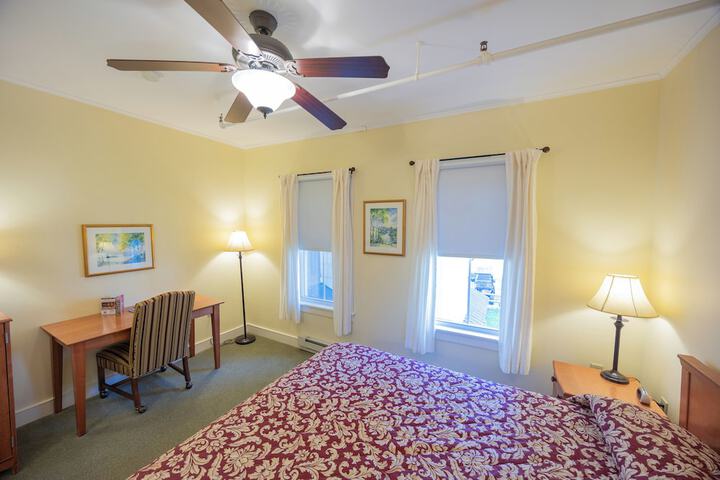 Room 64 of 103