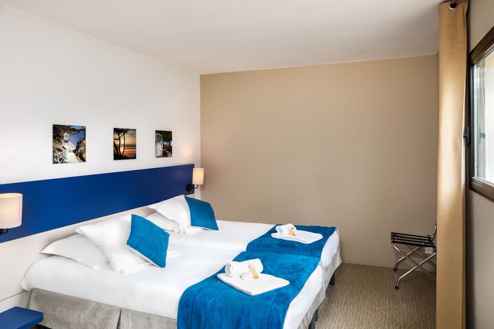 Room 3 of 49