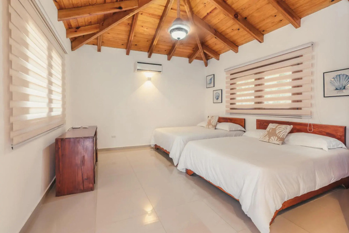 Room 4 of 20