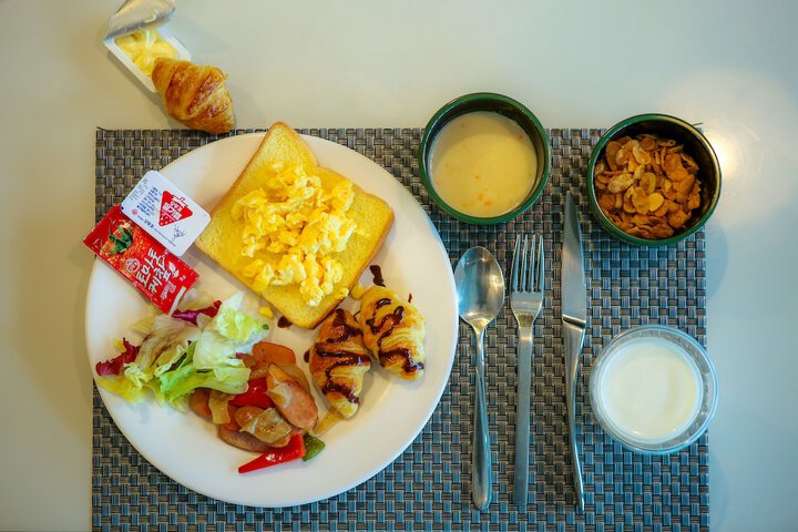 Dining 72 of 90