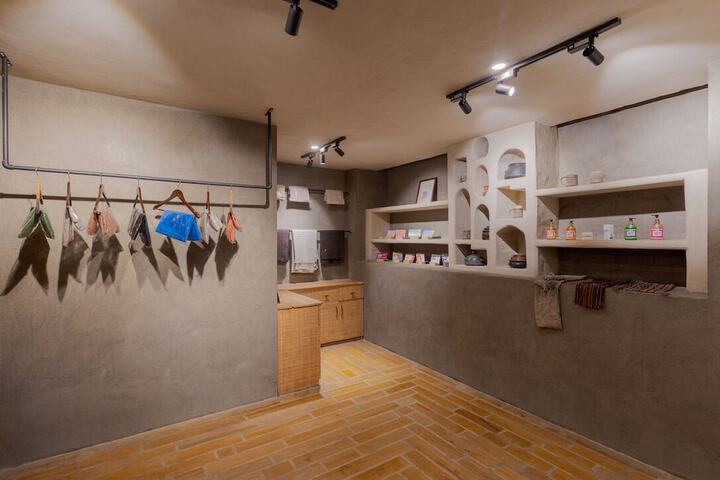 Gift Shop 13 of 28