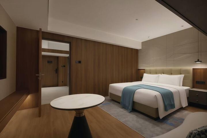 Room 4 of 20