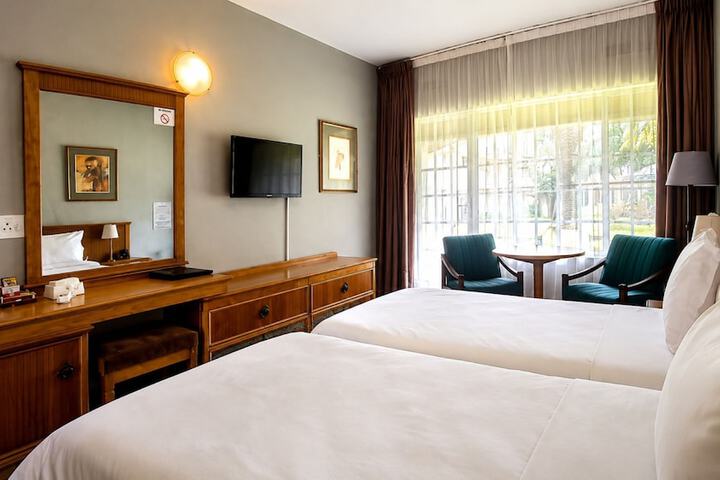 Room 26 of 136
