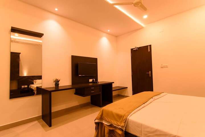 Room 12 of 33