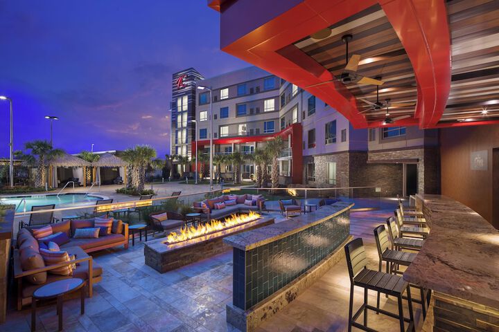 Poolside bar