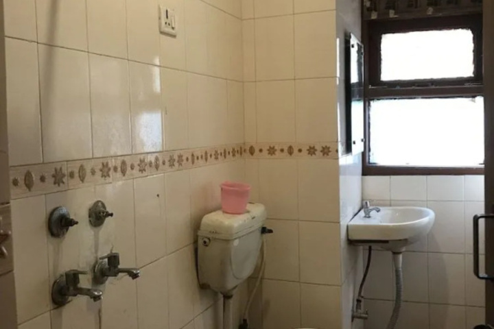 Room 9 of 16