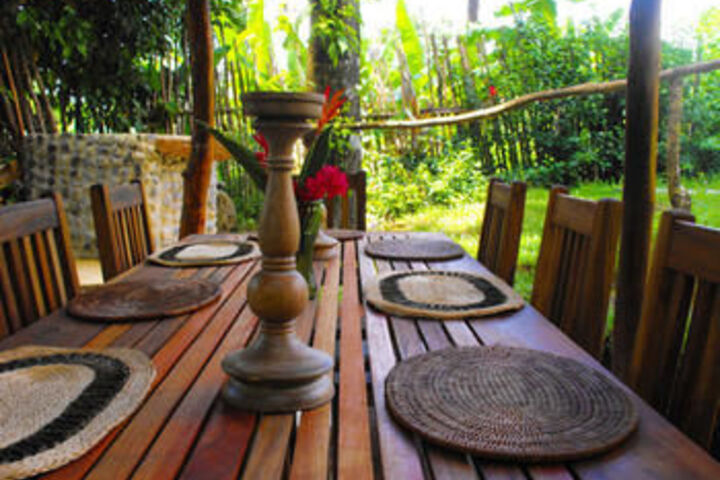 Dining 27 of 32