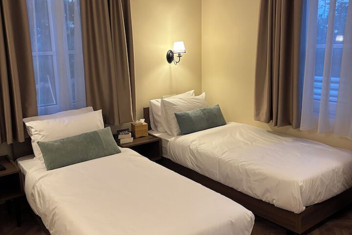 Room 8 of 115