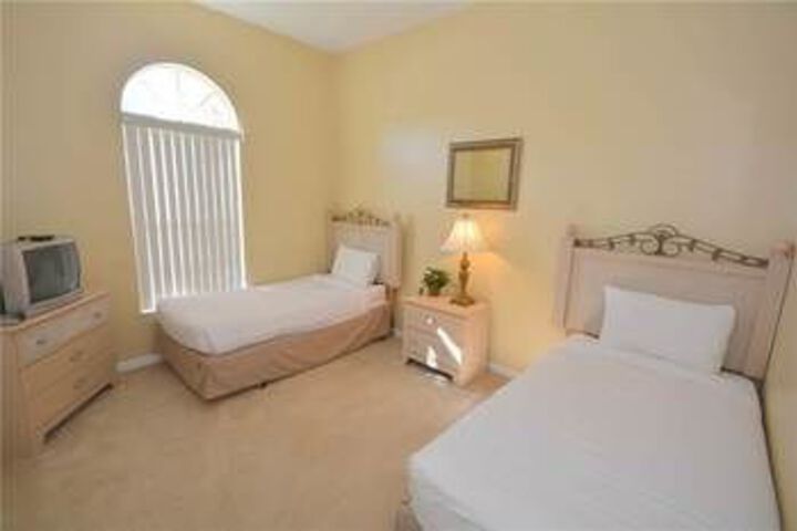 Room 9 of 30