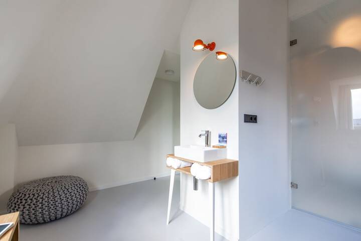 Room 40 of 63