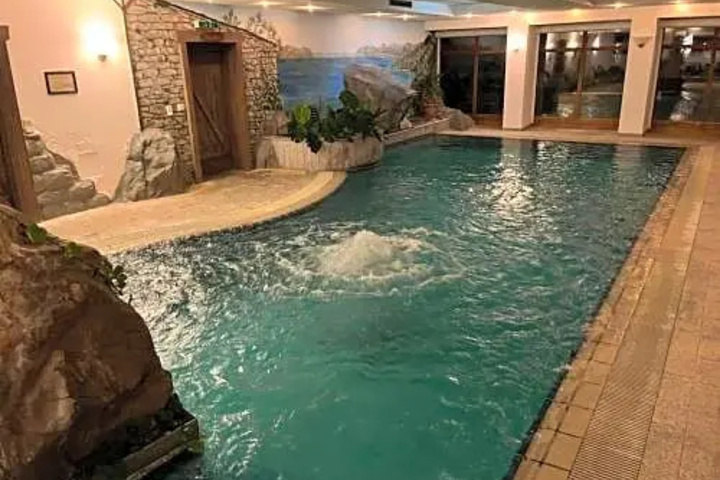 Pool 8 of 15