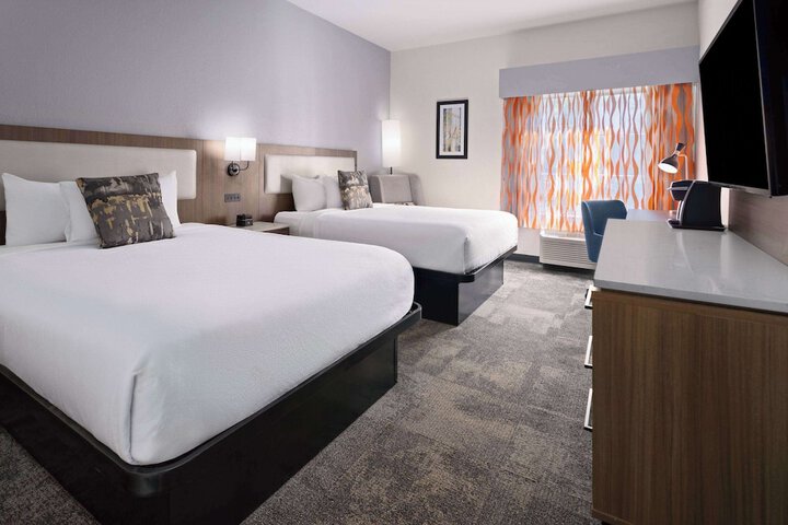 2 Double Beds (3 of 25)