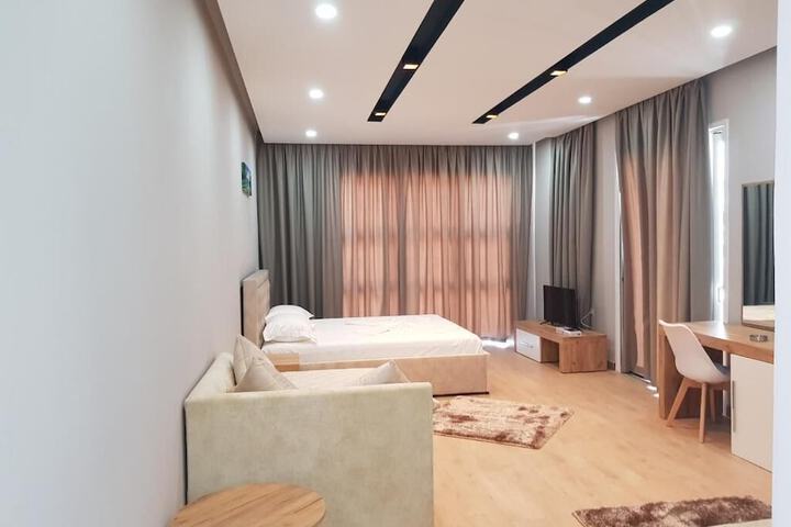 Room 4 of 33