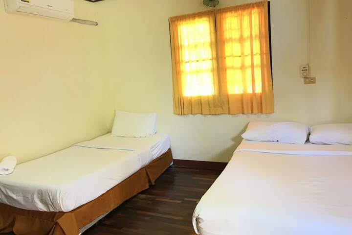 Room 4 of 63