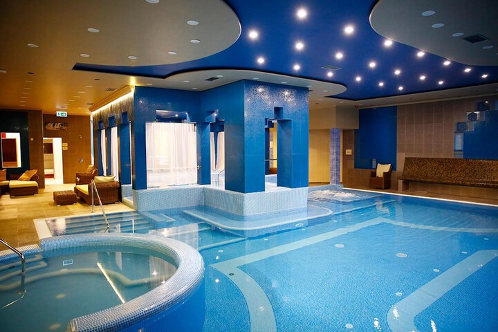 Hotel Pool