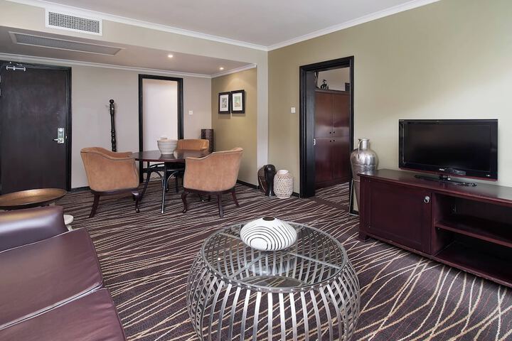 Room 10 of 82