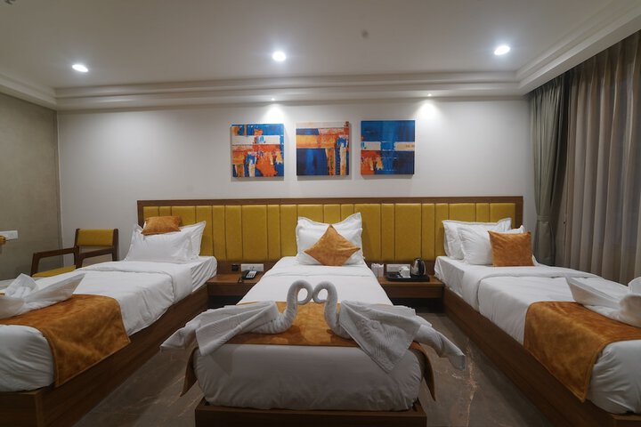 Room 10 of 29
