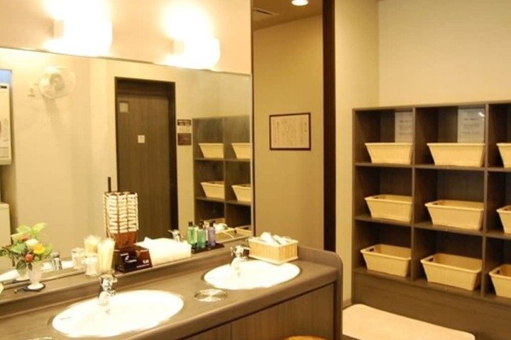 Room 12 of 22