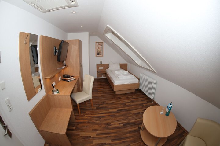 Room 20 of 175